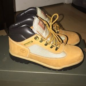 Timberland Field Boot Mid Grade School Size 4